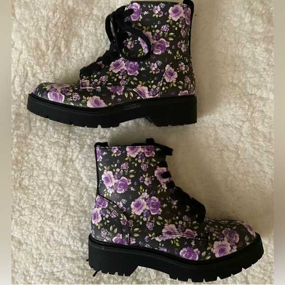 Shoes - New Floral‎ Combat Boots with Purple Roses